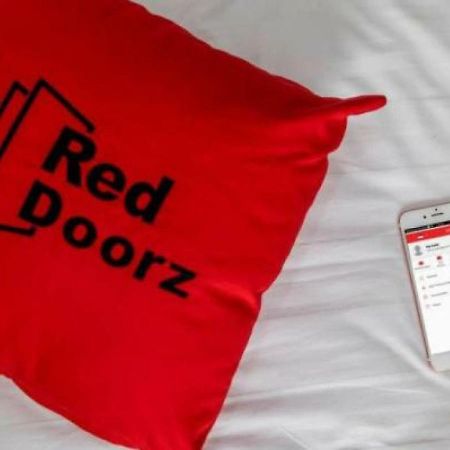 Hotel Reddoorz Near Manggarai Station 2 Yakarta Exterior foto