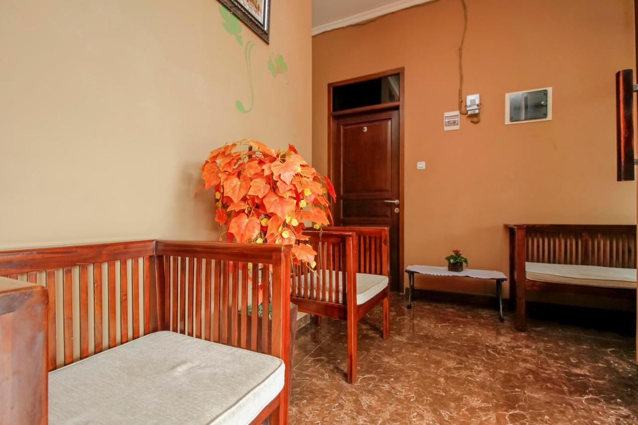 Hotel Reddoorz Near Manggarai Station 2 Yakarta Exterior foto